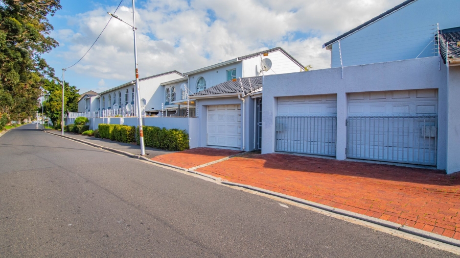 3 Bedroom Property for Sale in Plumstead Western Cape